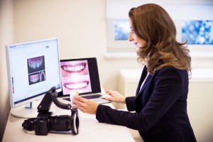 Dr. Maráz Kinga kezelés tervezése a Dentoplant Fogászati rendelőben
